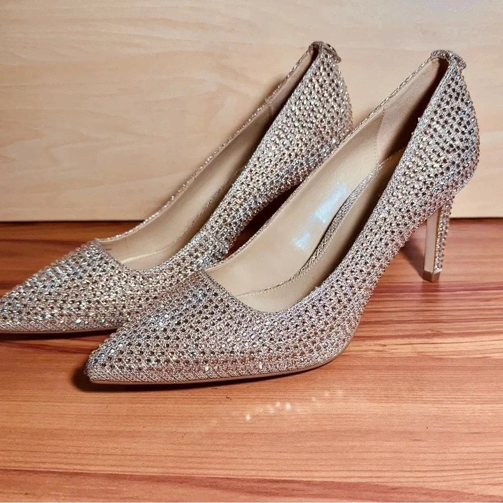 Michael Kors Dorothy Embellished Chain-Mesh Pump Color: Pale Gold Size 6.5 - Picture 5 of 11
